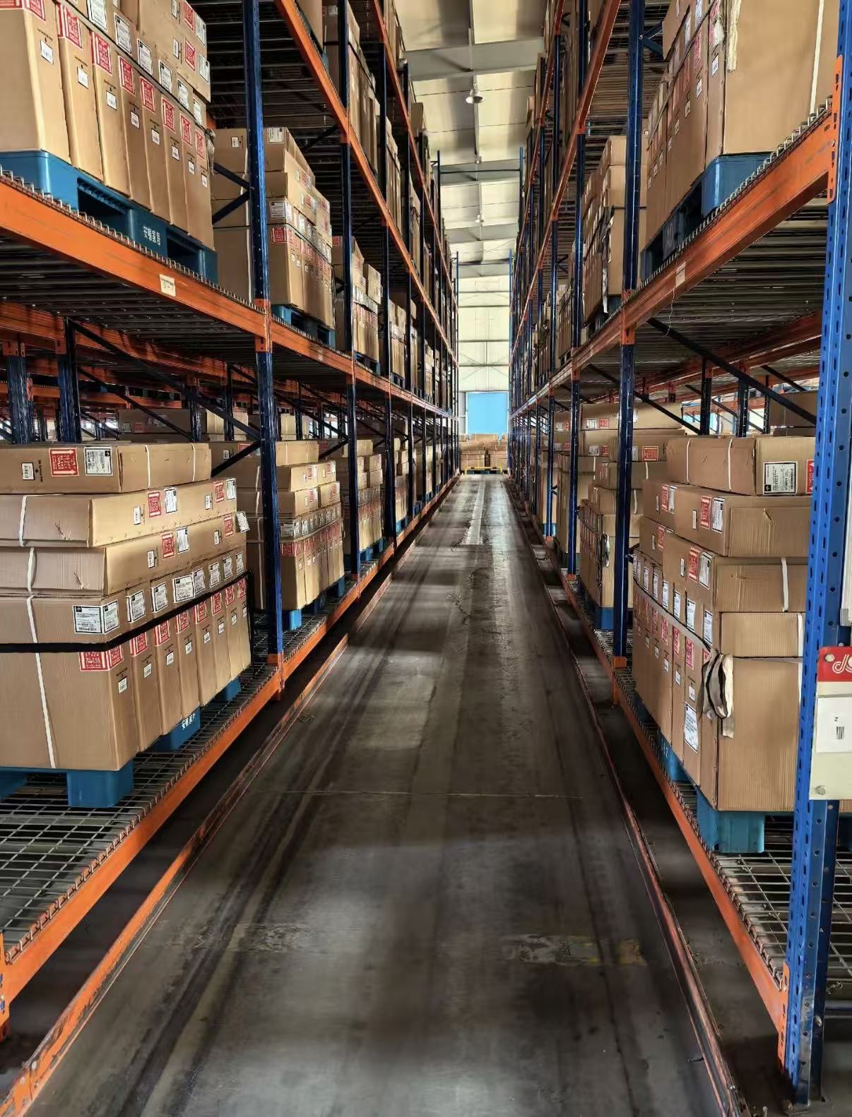 Very Narrow Aisle Pallet Racking VNA Rack Heavy Duty Warehouse Storage Racking System Customized