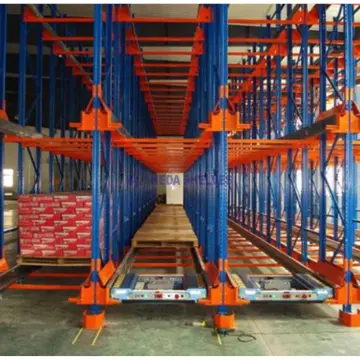 Radio shuttle racking system with pallet carrier