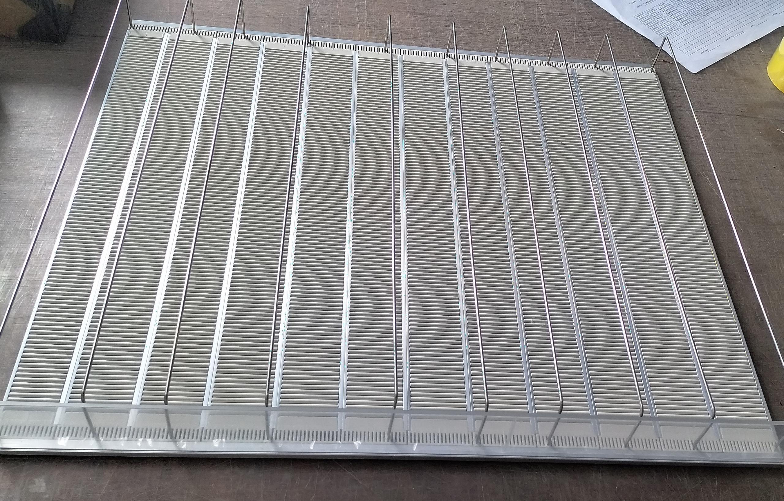 Customized Double-Sided Heavy Duty Metallic Light Duty Door Mount Supermarket Rack Gravity Roller Shelf for Beverages Beer
