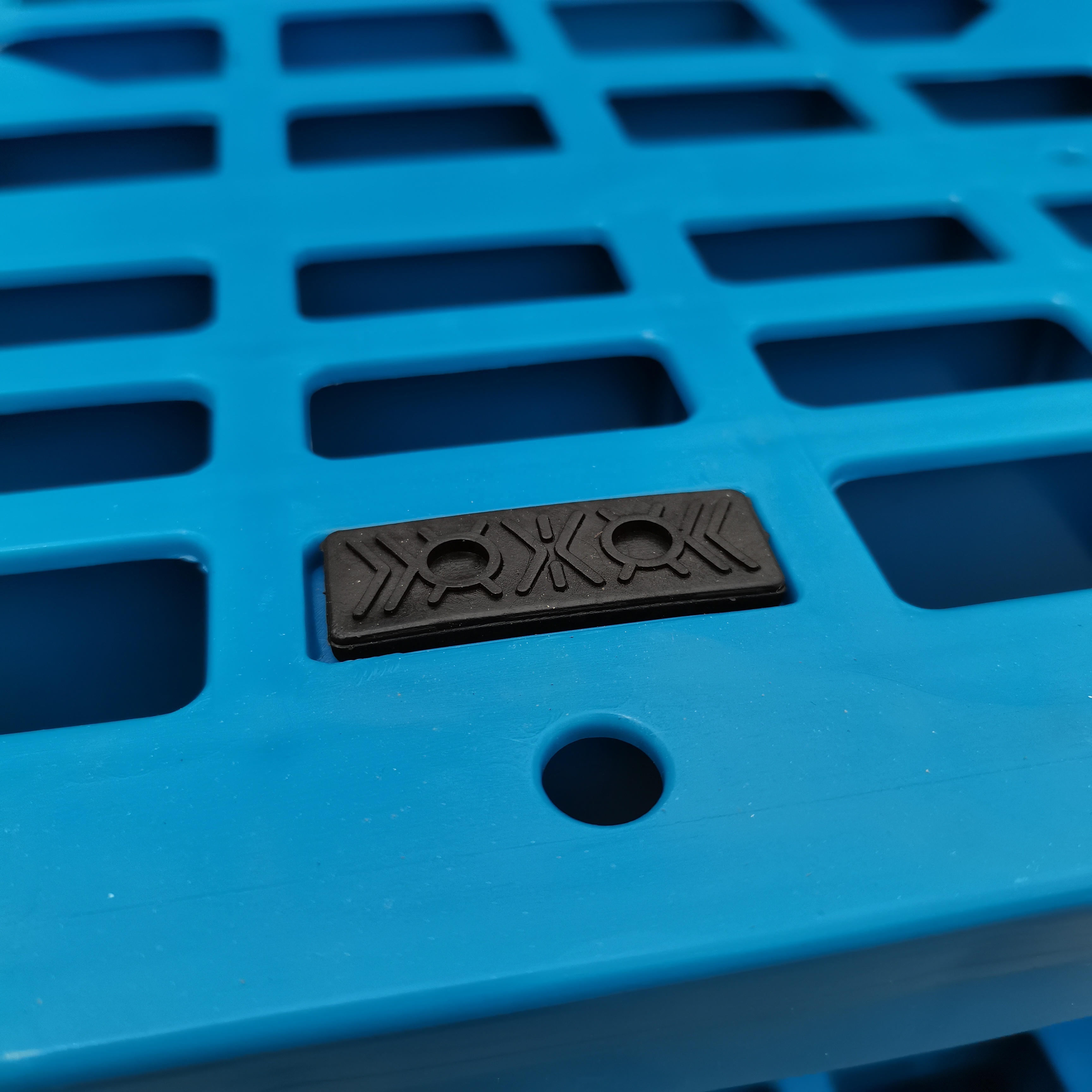Wholesale Heavy Duty 1200x1000 HDPE Rack Industrial Durable Plastic Pallet with Steel Reinforcement Euro Cheap for Logistics Use