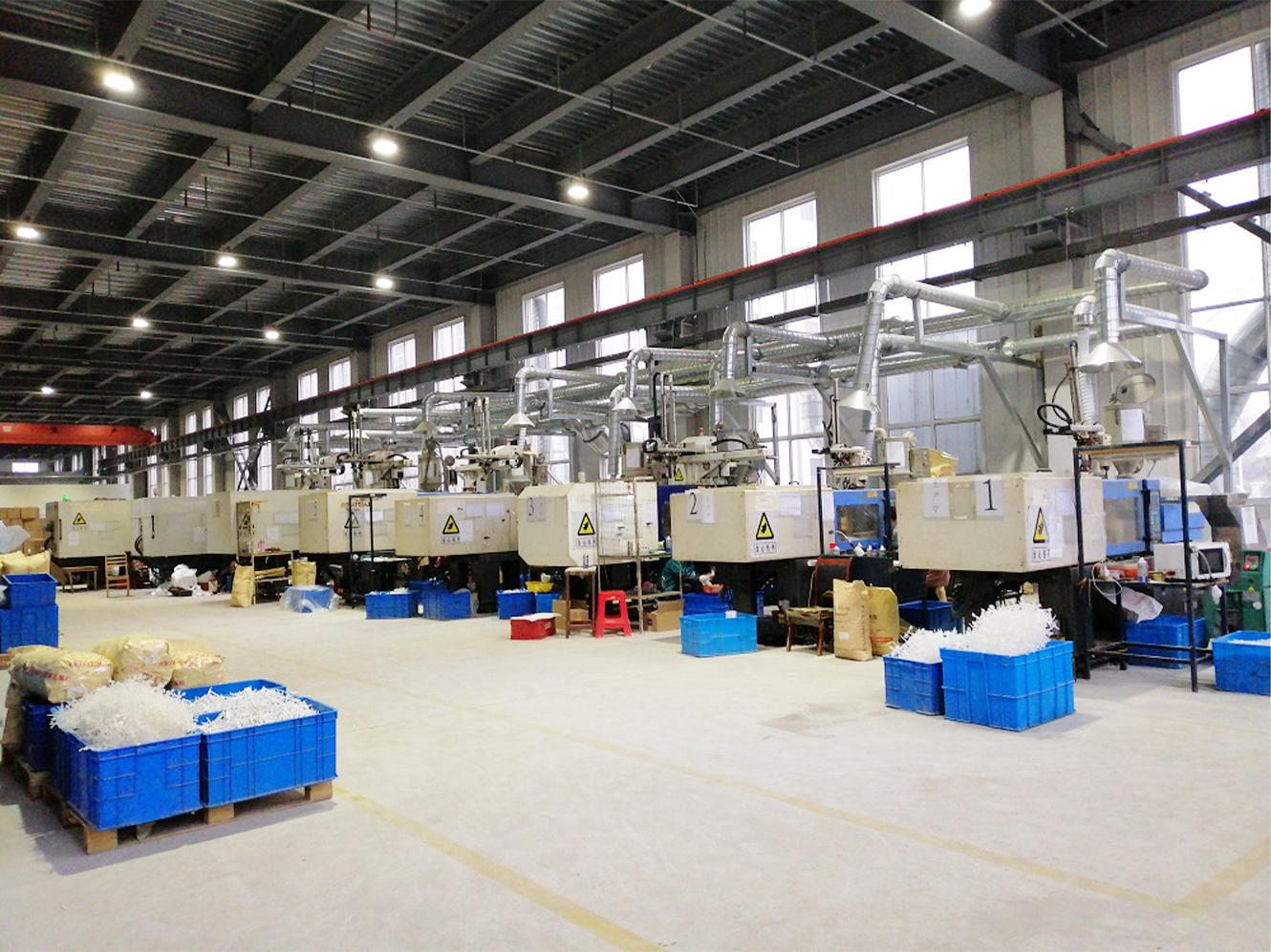 Supply guarantee for 20 injection molding machines