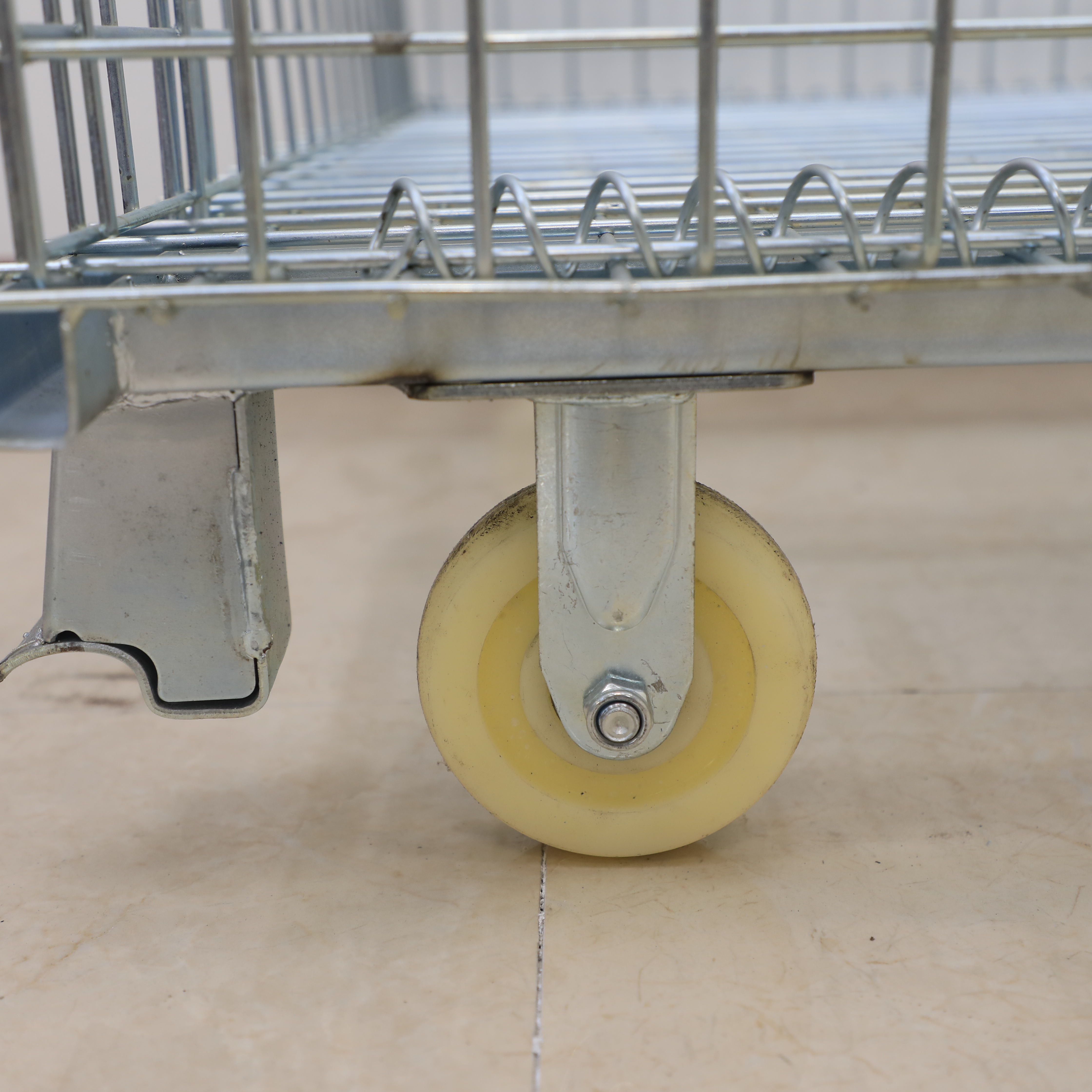 Professionally Produced Factory Wholesale 4 Tier Storage Wire Mesh Containers Warehouse Roll Trolley